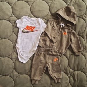 EUC Nike 3 month Sweatsuit with Onesie Hunter Green, Orange, and White